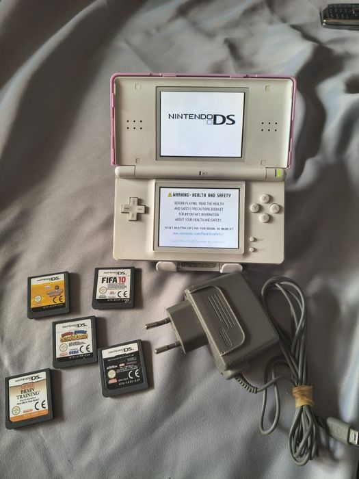 Nintendo Ds lite cu accesorii ( nu e modat)