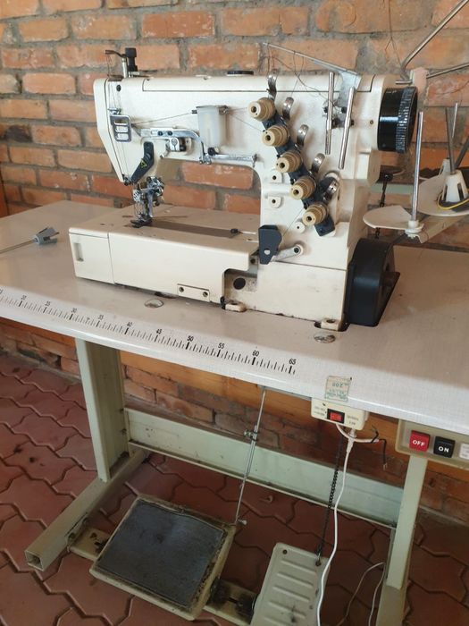 Vand masină de cusut și masă de călcat în Iasi
