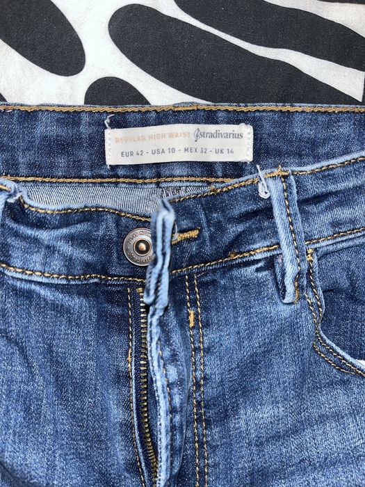 Blugi Regular High Waist Stradivarius