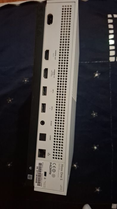 Vând xbox one 1tb