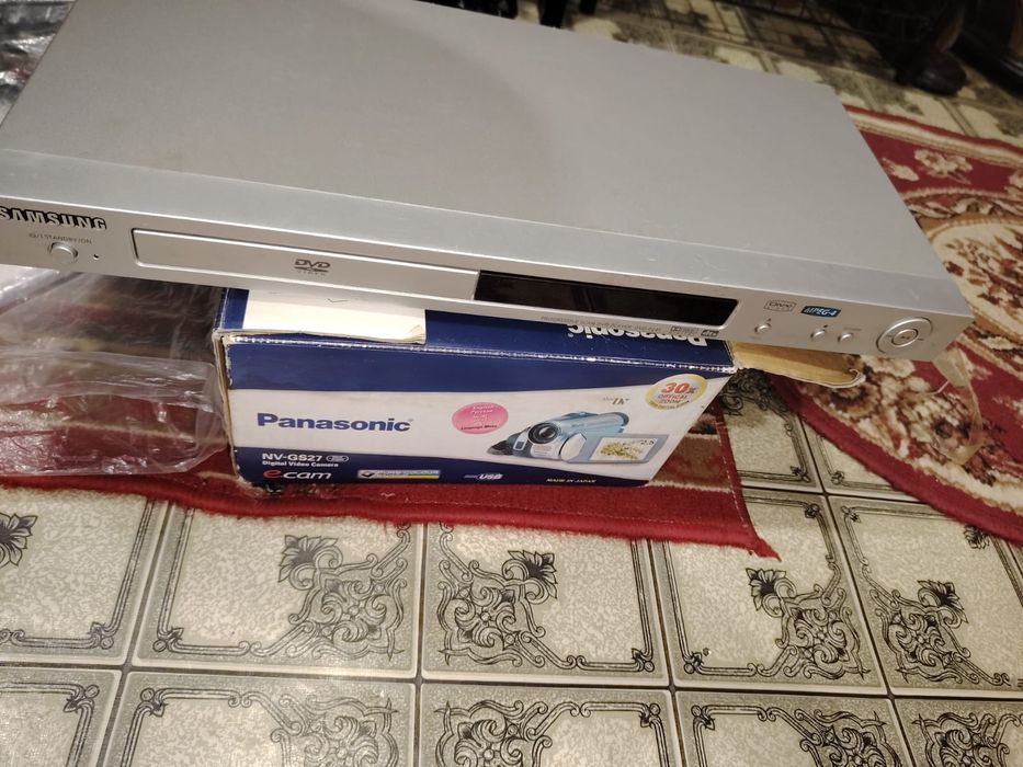 Видео камера и дивиди