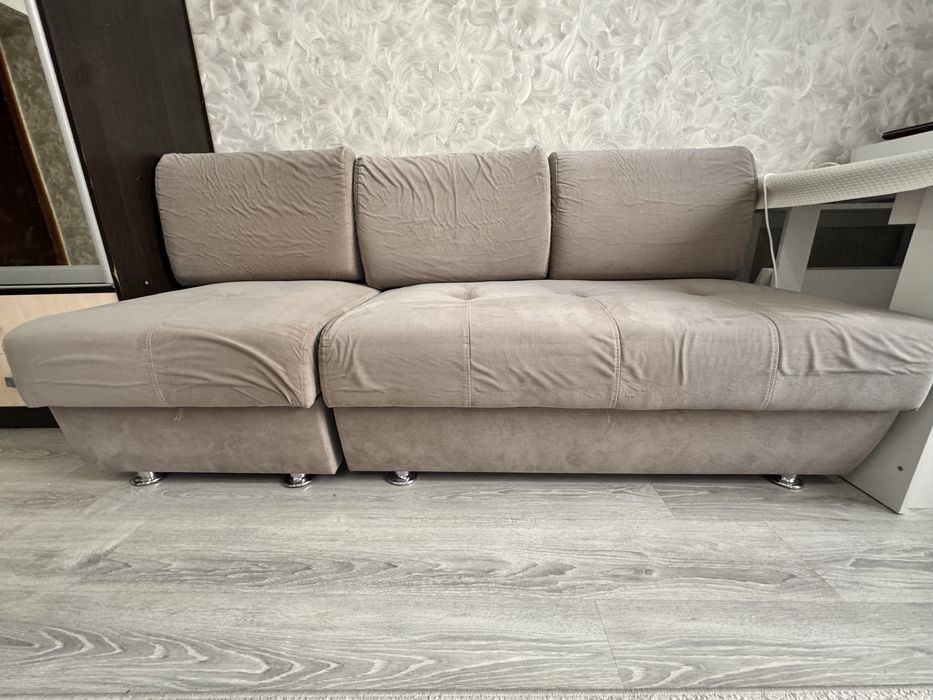 Продам диван с подушками