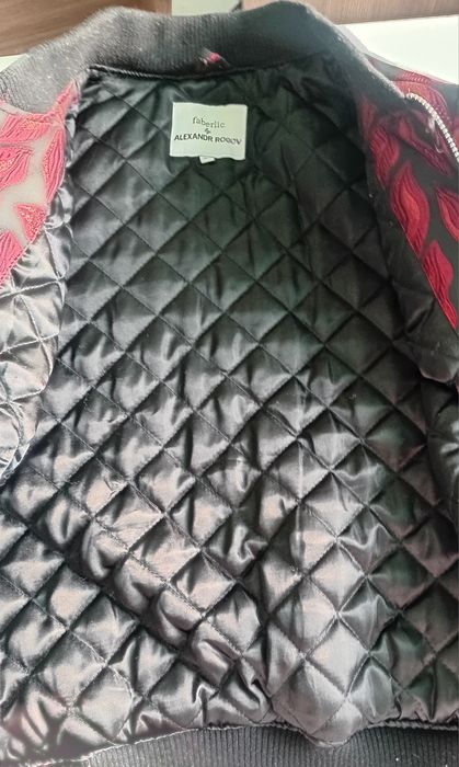 Продам женскую куртку