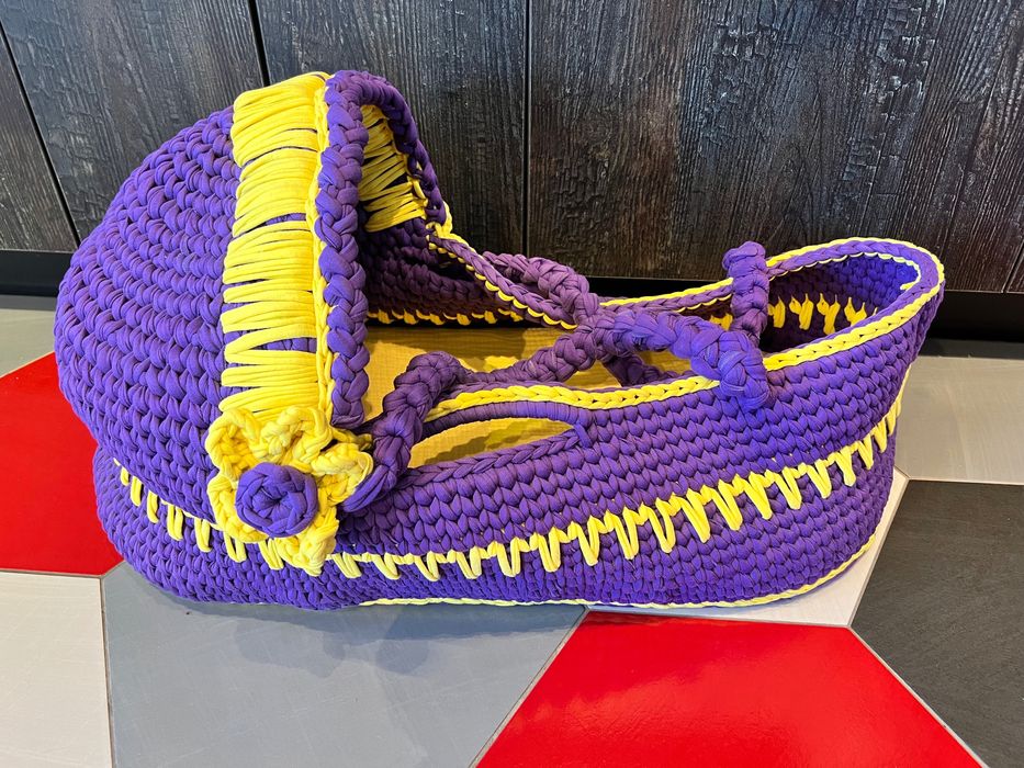 Плетен кош за новородено