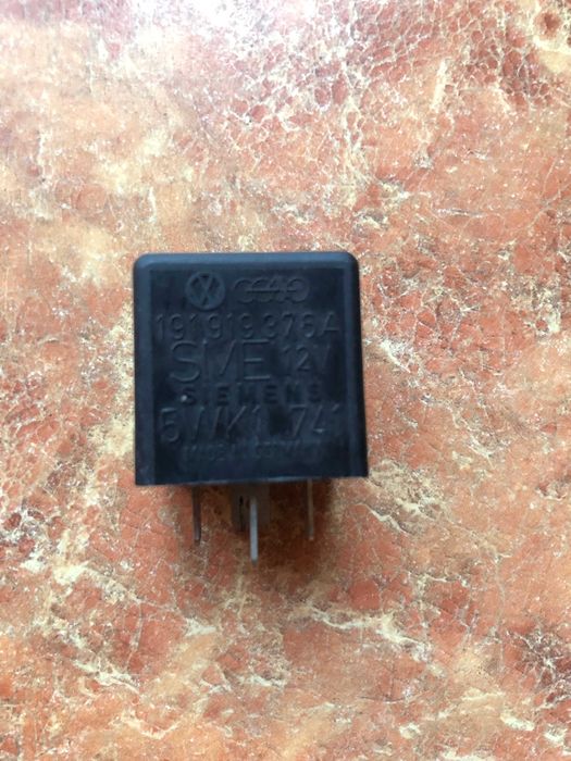 Реле ауди 100 С3.