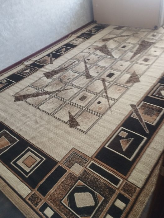 Продам два ковра. Один 3:5 ,и ,2,5 : на 4,5