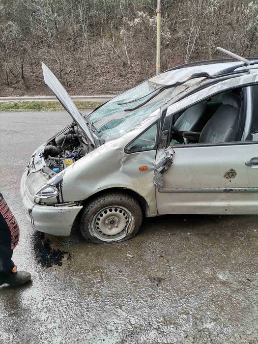 Автомобил на части