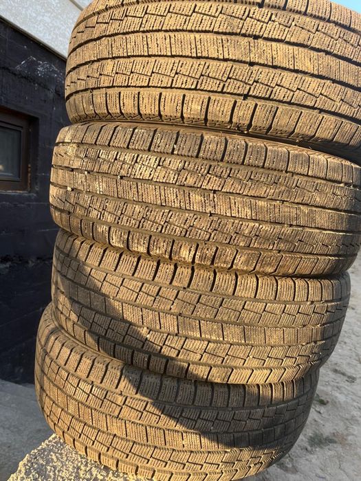 Продам зимние шины 215/60/17