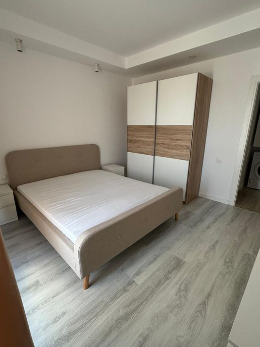 Închiriez apt 2 camere Cosmopolis