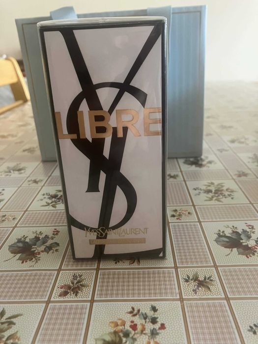 Esse Strikes the Notes S. Vittoria, Betty Barclay Pure Style и др.