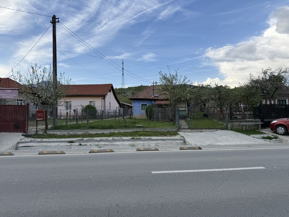 Casă bătrânească + teren