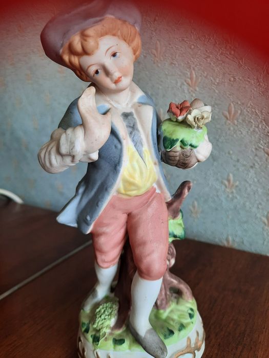 Capodimonte фигурка" Градинарчето" от бисвит-20см с маркировка