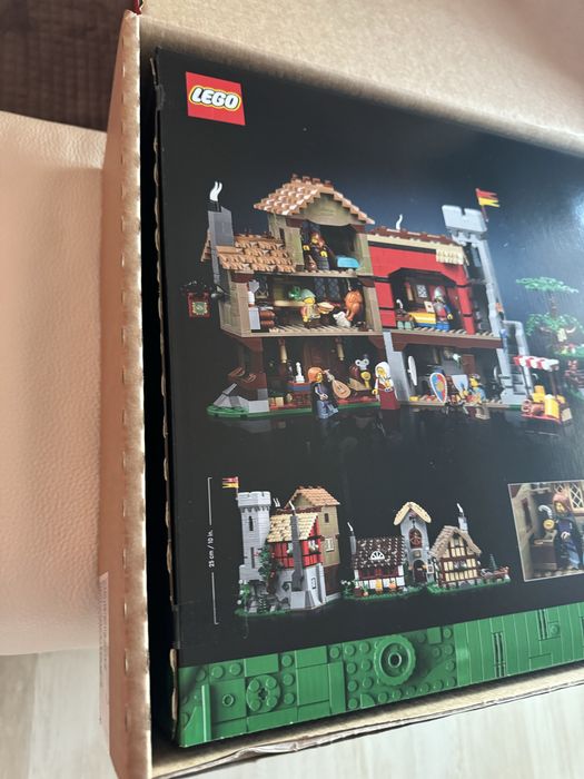 Lego LEGO  Castle Medieval Town Square 10332 [Original] [Sigilat]