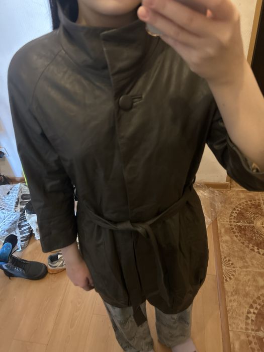 Кожаное пальто.