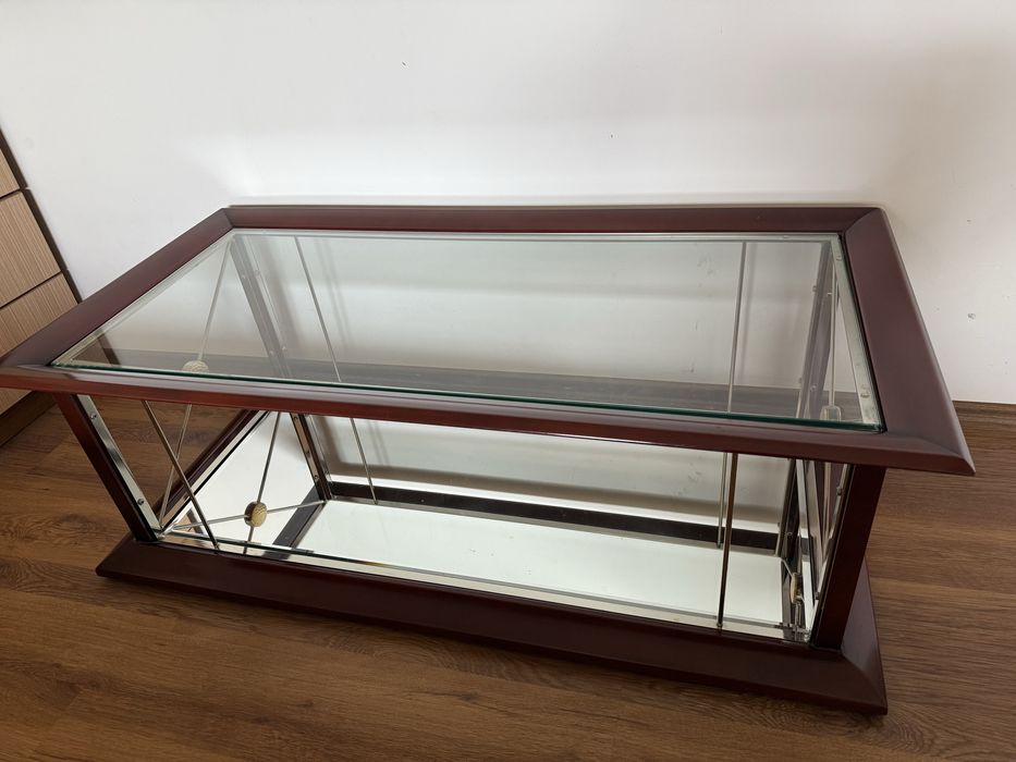 Холна маса  от метал и стъкло - имитира дърво