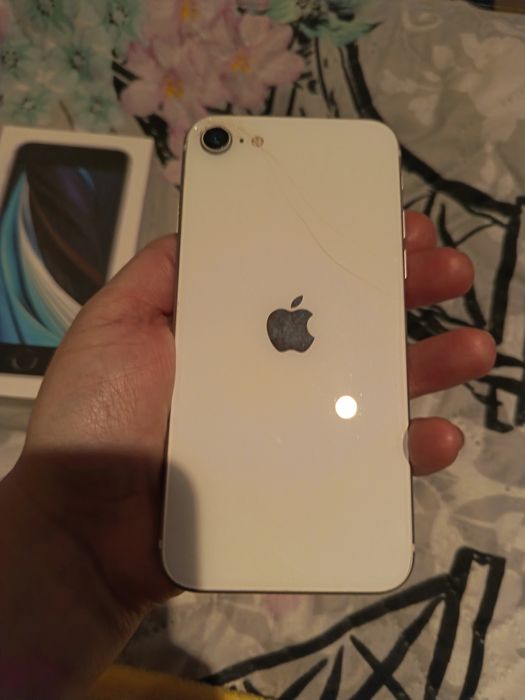 Iphone se 2020  пукнат панел