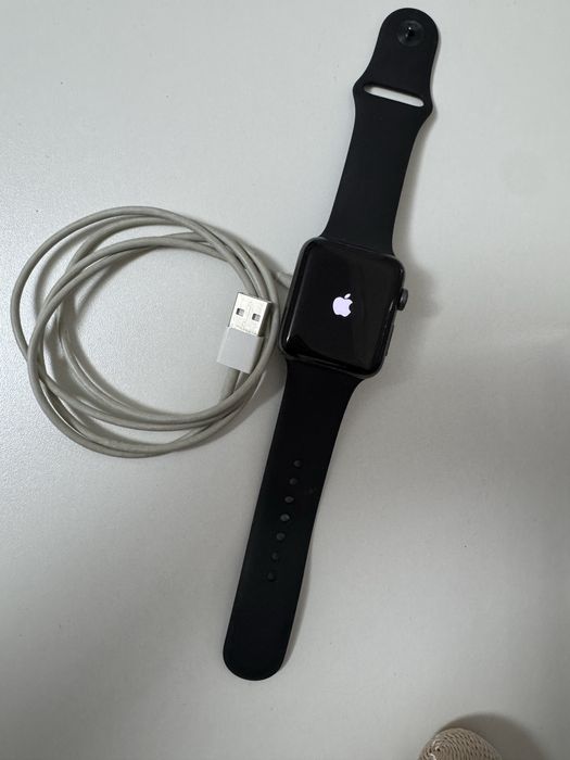 Продам Apple Watch 3 серия 42 мм