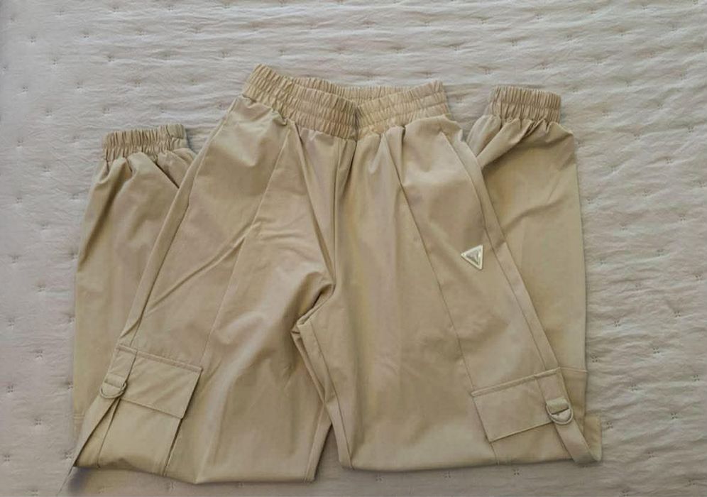 Бежов комплект Guess