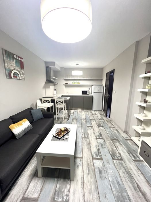 Дава се под наем Двустаен апартамент в Пловдив, Младежки Хълм - 60 кв.м за 510 € - Снимка #2