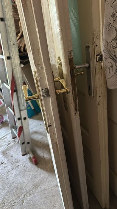 Usi vechi de vanzare