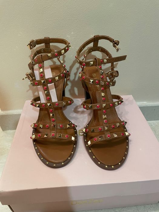 Сандали на висок масивен ток