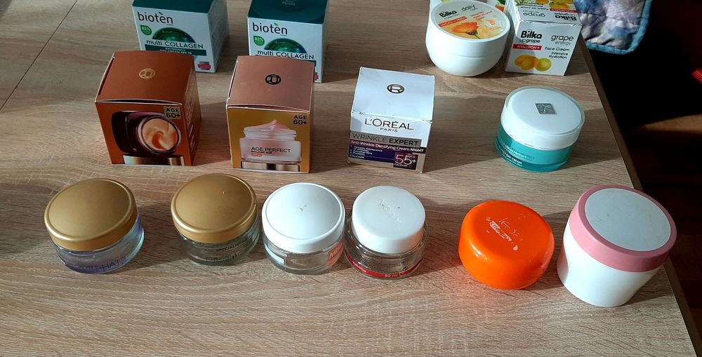 Празни бурканчета от козметика