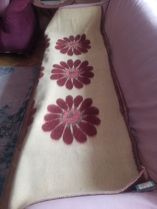 Продавам 2 бр. вълнени одеяла - 150/200