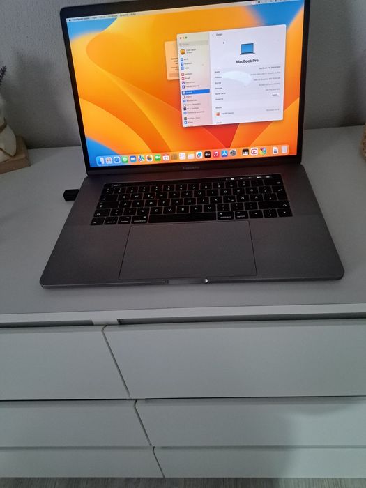 Apple Macbook pro A1707
