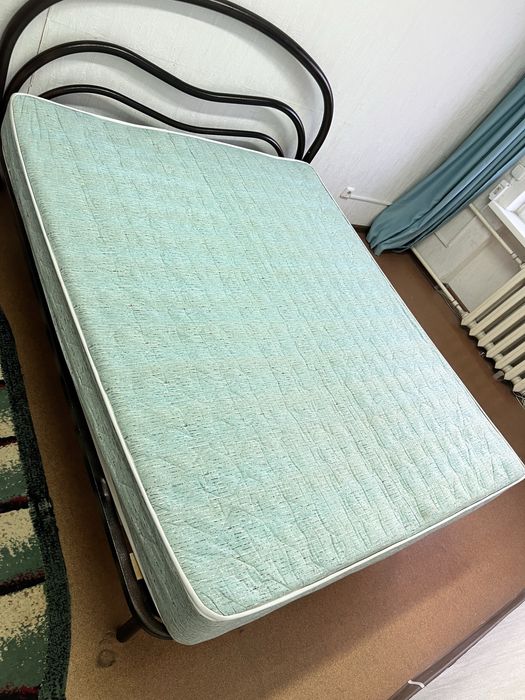 Продам матрас , пружинный