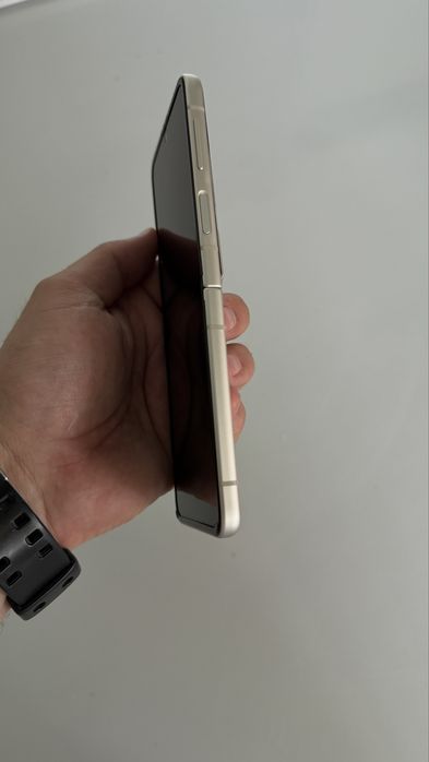 Samsung Galaxy Z Flip3 5G – 128 GB, Cream