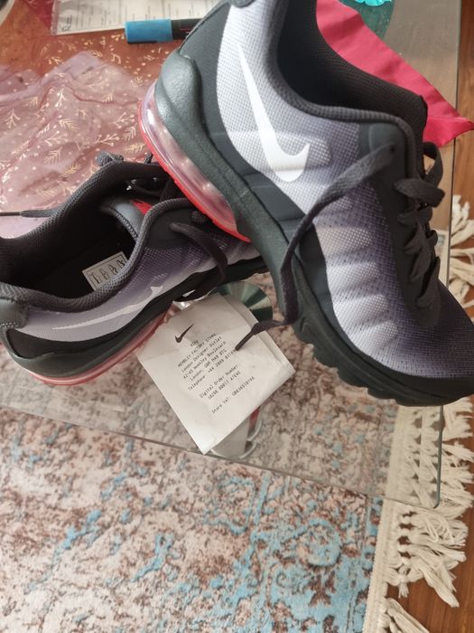 Adidasi noi.originali. Nike mărimea 38