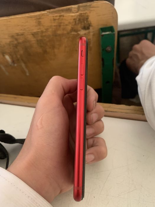 Iphone se3 red 2022