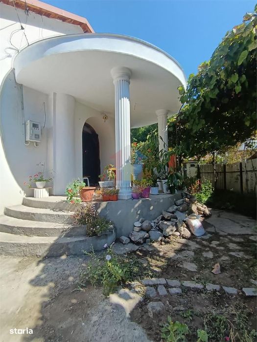Casa Centru Istoric 4 camere , caramida, ,Sup terenului 272 mp