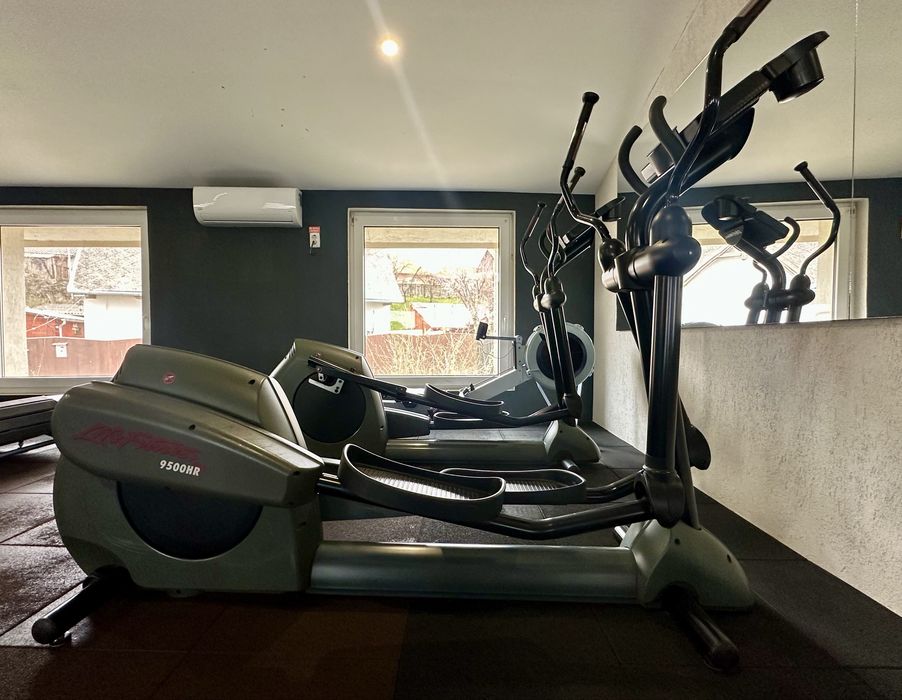 Bicicletă eliptică Life fitness 9500 HR