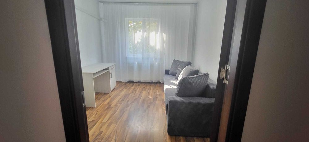 De inchiriat apartament 3 camere, decomandat, mobilat și utilat, Vest