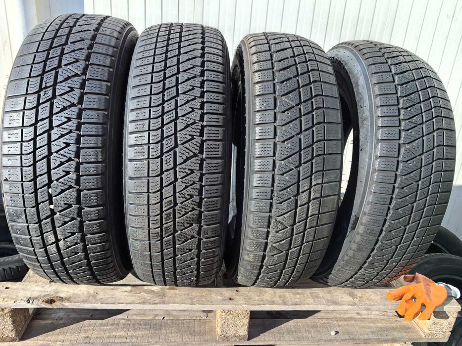 215/70/16 Кумхо ДОТ 2023 г - Със забележка !