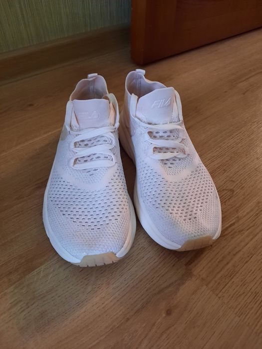 Продам кроссовки Fila