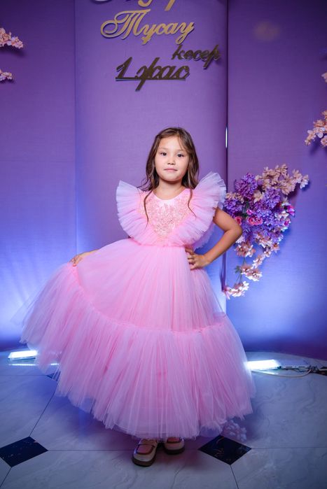 Продам Платья на 6-7 лет