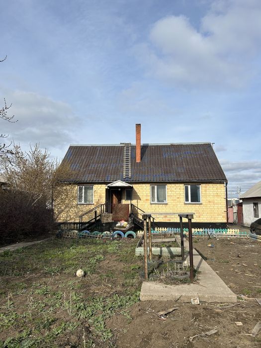 Продам на строи материал дом