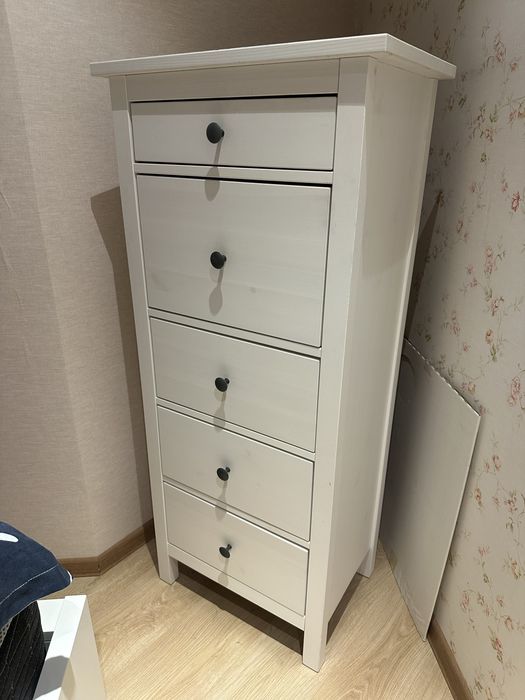 Продам комод, тумбочки ikea