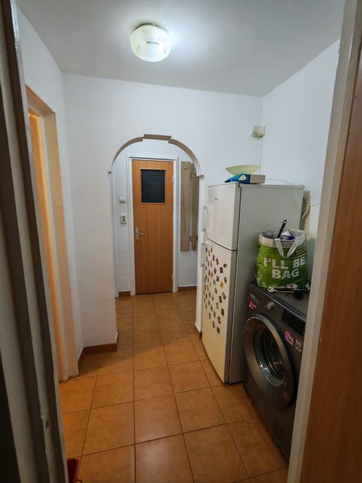 Vînd apartament decomandat zona Lujerului decomandat