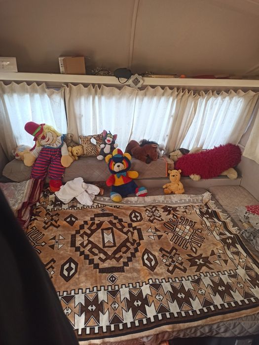 Vând rulotă sau schimb cu remorcă cort