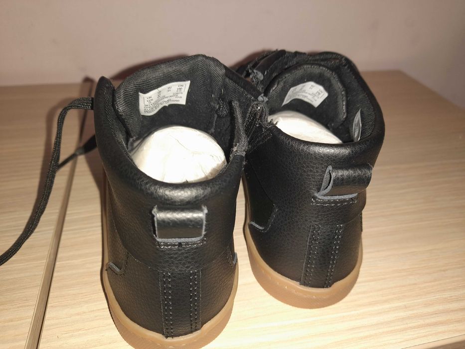 Марка Clarks.  Детски обувки .Чисто нови, естествена кожа.