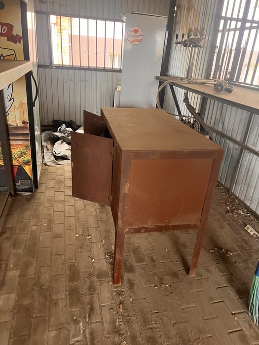 Отдам даром дрова, холодильник, костыли