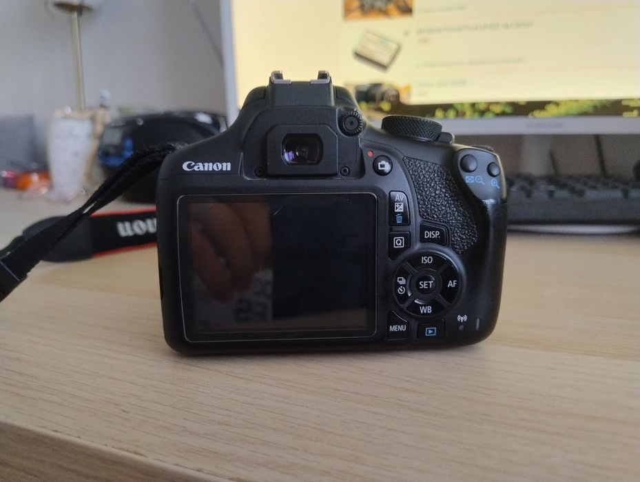 Фотоапарат Canon 1300d + 3 обектива + аксесоари