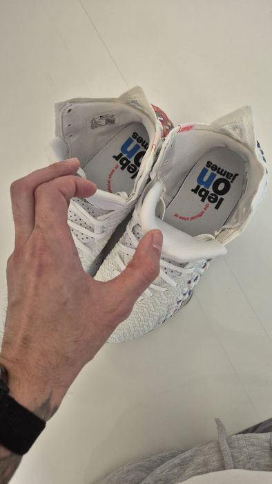 Nike LeBron 17, cod BQ3177-100,  mărimea 41.