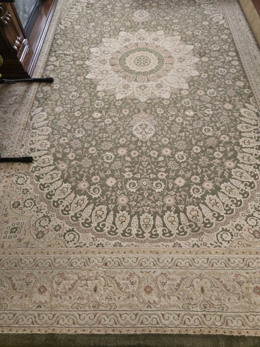 Продам ковер б/у