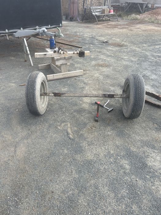 Продам Ось на легковой прицеп б/у