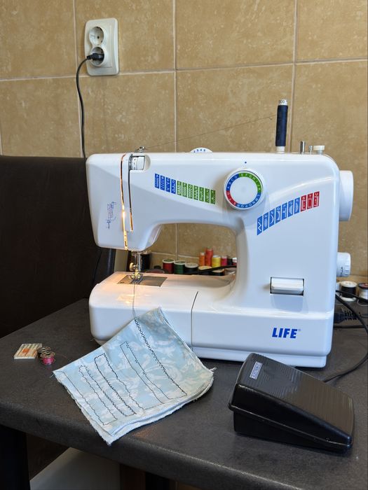 Mașină de cusut mecanică Life ca noua