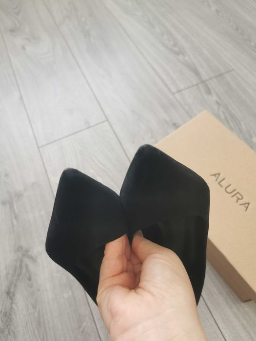 Pantofi negri din piele întoarsă naturala